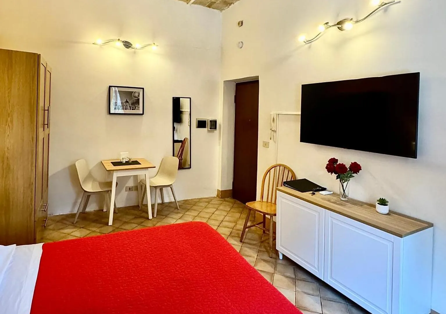 Apt In Front Of The Vatican City 로마